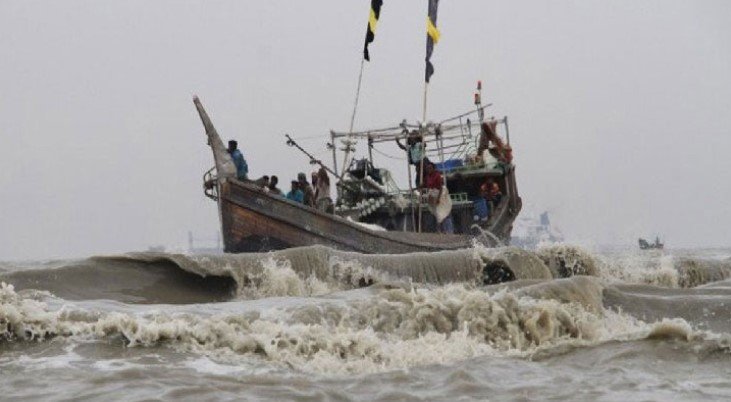 উপকূলে ঝড়ের শঙ্কা – সমুদ্রবন্দরে ৩ নম্বর সংকেত