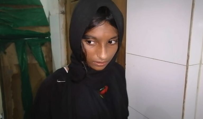 শেবাচিম হাসপাতালে বাচ্চা চুরি সন্দেহে কিশোরীকে পুলিশে দিলো জনতা