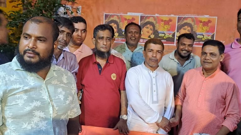 বরিশালে পুজামণ্ডপ পরিদর্শনে বিএনপি নেত্রী শিরিন