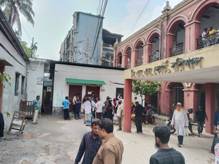 সাবেক স্বরাষ্ট্রমন্ত্রীসহ আড়াইশ’ জনের বিরুদ্ধে মামলা