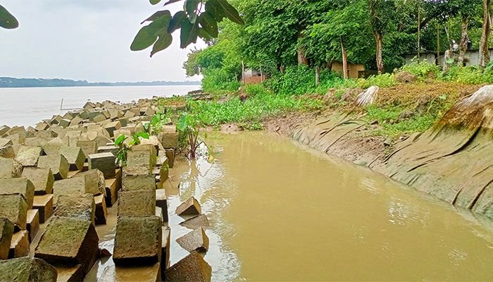 পিরোজপুরে নদী ভাঙন রোধে সাড়ে ৪ কোটি টাকার প্রকল্প বাস্তবায়ন হয়নি ৭ বছরেও