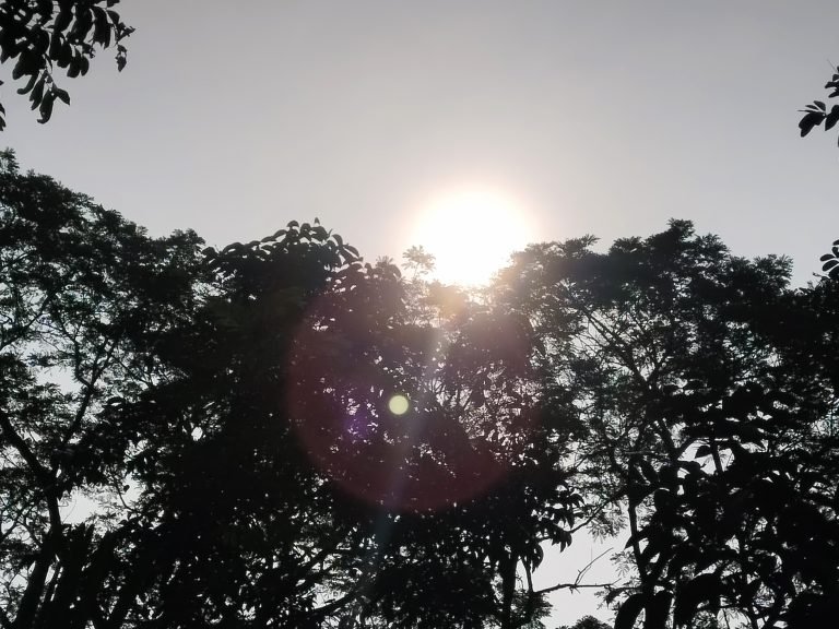 বরিশালে সূর্যের দেখা, স্বাভাবিক হচ্ছে জনজীবন