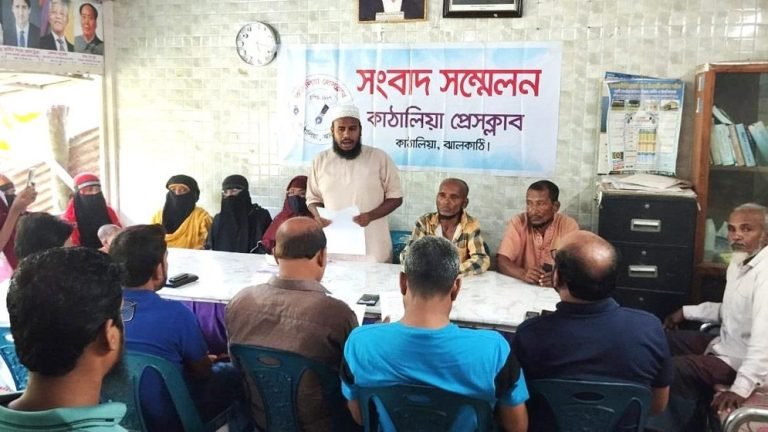 জীবনের নিরাপত্তা চেয়ে নারী-শিশুসহ ৯ পরিবারের সংবাদ সম্মেলন