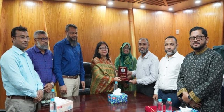 পবিপ্রবি এবং বরিশাল বিশ্ববিদ্যালয়ের ভাইস-চ্যান্সেলরদের মধ্যে সৌজন্য সাক্ষাৎ