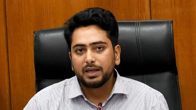 বঙ্গবন্ধুকে জাতির পিতা মনে করে না অন্তর্বর্তী সরকার: উপদেষ্টা নাহিদ