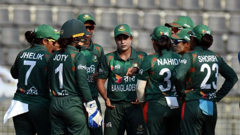 রাতে ইংল্যান্ডের বিপক্ষে মাঠে নামছে বাংলাদেশ