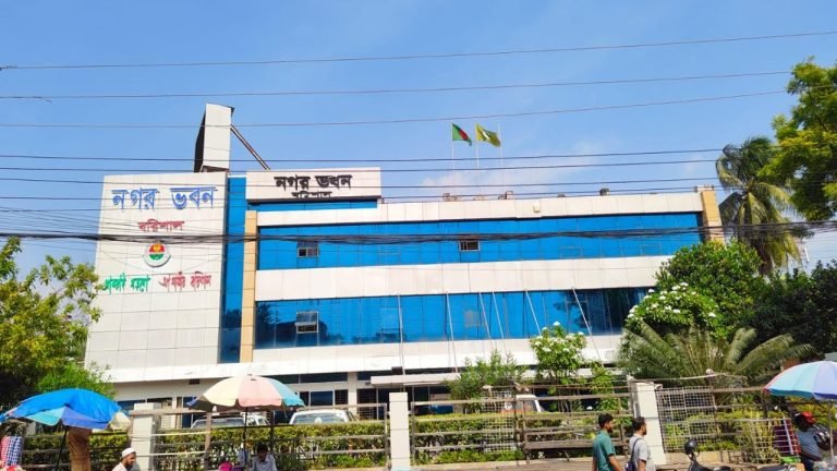 বরিশালে সমন্বয়ক পরিচয়ে হয়রানি, বসিক কর্মকর্তা-কর্মচারীদের আল্টিমেটাম