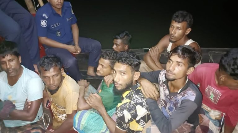 ভোলায় ১২ জেলেকে জরিমানা ও একজনের কারাদণ্ড