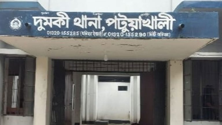 দুমকীতে গভীর রাতে আ.লীগের ৩ নেতা আটক