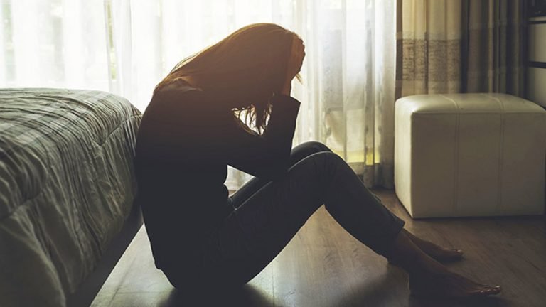 ডিপ্রেশন কেন হয়? জানুন মুক্তির উপায়