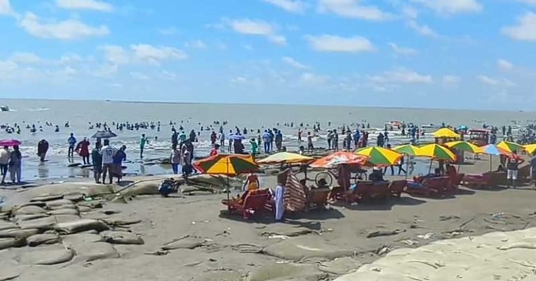 দুর্গা পূজার ছুটিতে পর্যটকের পদভারে মুখরিত সারকন্যা কুয়াকাটা