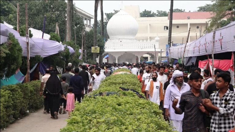 লালন স্মরণোৎসব শেষ হবে আজ, আখড়াবাড়ি ছাড়ছেন ভক্ত-সাধুরা
