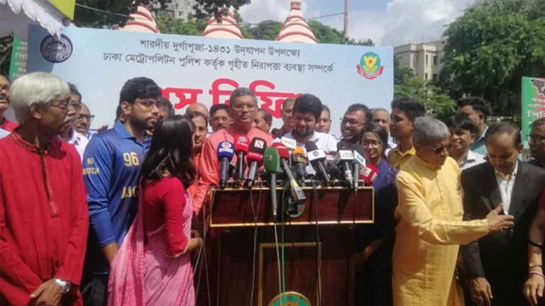 দুর্গাপূজার ছুটি একদিন বাড়িয়ে আজই প্রজ্ঞাপন জারি : মাহফুজ আলম