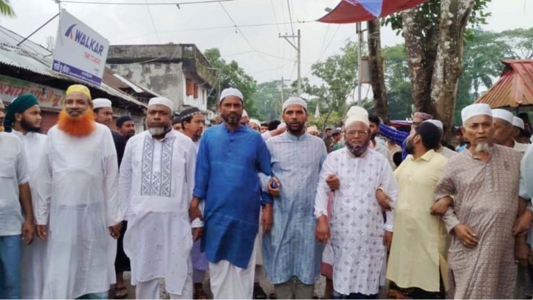 বাউফলে কবরস্থানে মাদকের আখড়া গড়ে তোলা সেই যুবলীগ নেতার বিরুদ্ধে মিছিল