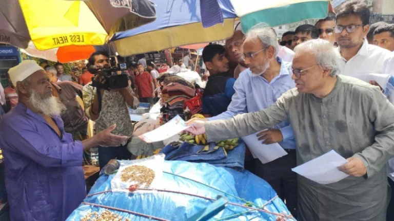 প্রশাসনে স্বৈরাচারের কীটপতঙ্গ থাকলে দেশকে বিপদজনক পরিস্থিতির দিকে নিয়ে যাবে: রিজভী