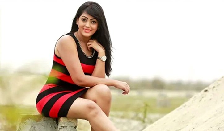 নায়িকা নিপুণ কোথায়?