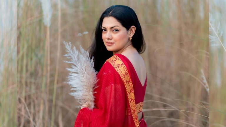 শেষ লগ্নে কাশবনে ধরা দিলেন তিশা