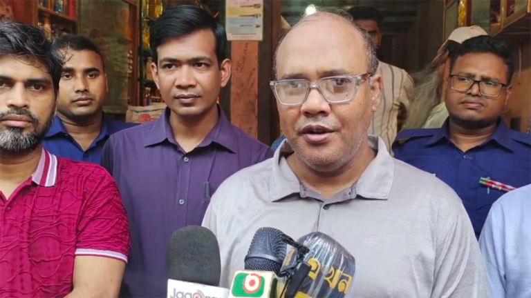 সংবাদ প্রকাশের পর পটুয়াখালীতে বাজার মনিটরিংয়ে ডিসি
