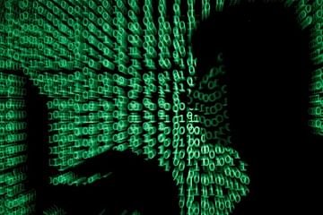 গেম খেলার প্রলোভনে তথ্য চুরি করছে