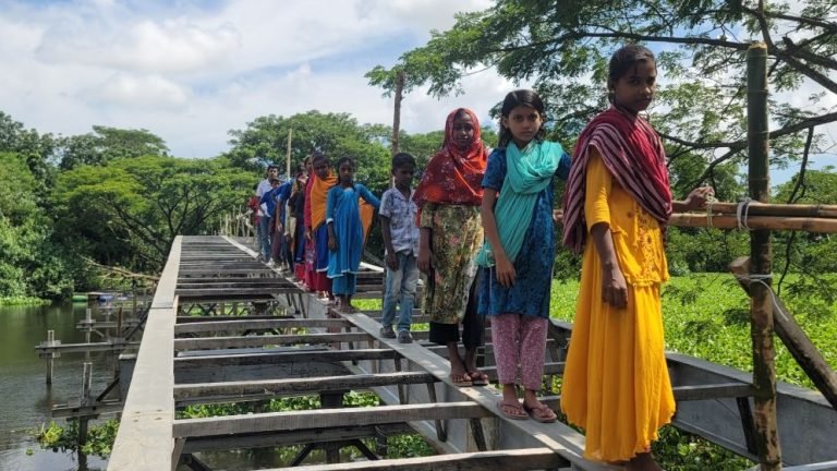 রাঙ্গাবালীতে লোহার সেতু নির্মাণকাজে ধীরগতি, স্থানীয়দের ভোগান্তি বাড়ছে