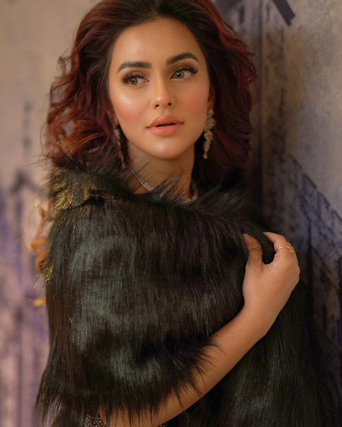 নুসরাত ফারিয়ার বক্তব্য: “শিল্পীদের কাজ দলাদলি নয়, মেধা দিয়ে দর্শক মন জয় করা”