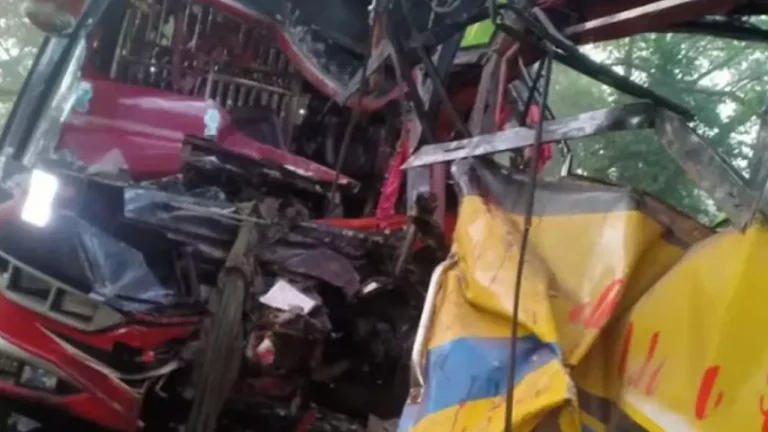 ফরিদপুরে দুই বাসের মুখোমুখি সংঘর্ষে নিহত ৫