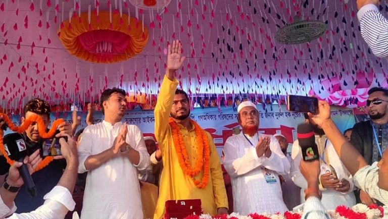 পটুয়াখালী-৩ আসনে নির্বাচনের ঘোষণা দিলেন নুর