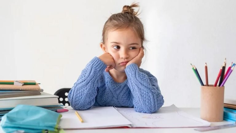 সন্তানের মধ্যে আত্মবিশ্বাস বাড়াতে মেনে চলুন এই টিপসগুলো