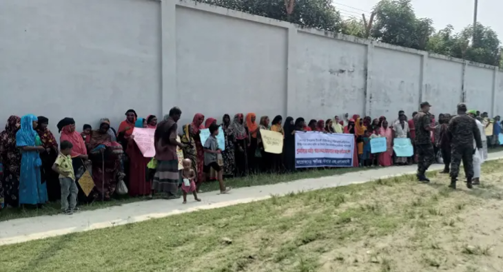 কলাপাড়ায় পুনর্বাসনের দাবিতে বন্দর চেয়ারম্যানের কাছে আবেদন