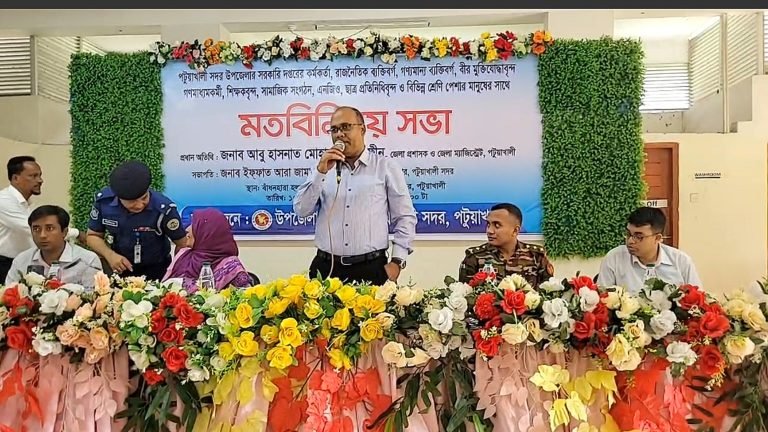 যে বেতন পাই তা দিয়ে ইলিশ খেতে পারি না: পটুয়াখালী ডিসি