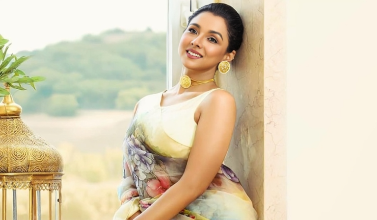 নতুন সিনেমায় রুনা খান, এক ভিন্নধর্মী চরিত্রে