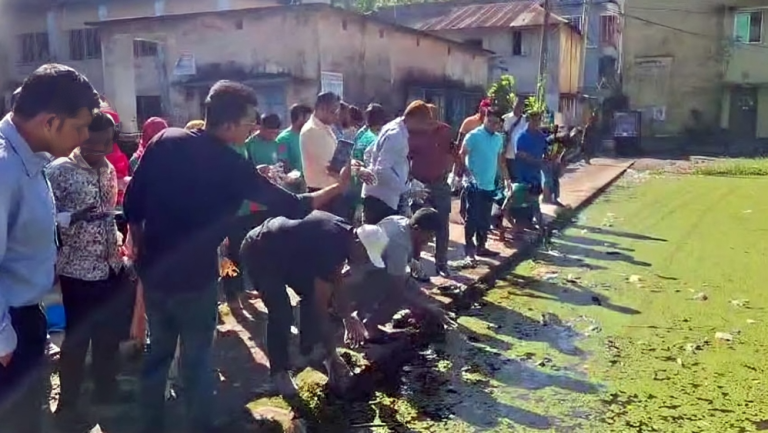 পটুয়াখালীতে জলাধার উদ্ধার ও পরিষ্কার অভিযানে জেলা প্রশাসন