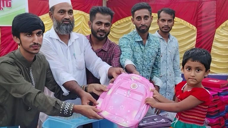 পায়রা তাপ বিদ্যুৎ কেন্দ্রে ক্ষতিগ্রস্তদের মাঝে জীবনমান উন্নয়ন সামগ্রী বিতরণ