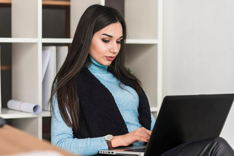 দীর্ঘ কর্মঘণ্টা স্ট্রোকের ঝুঁকি বাড়ায়: গবেষণা বলছে সতর্ক থাকার আহ্বান