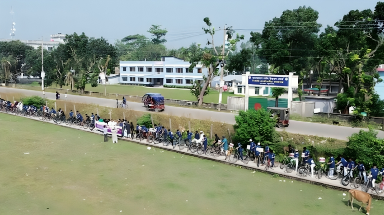 কলাপাড়ায় জলবায়ু অর্থায়ন ও ক্ষতিপূরণের দাবিতে সাইকেল র‍্যালি