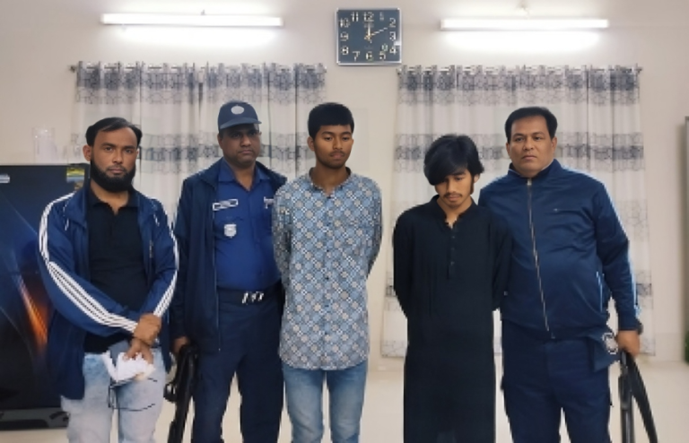 পবিপ্রবিতে ৩ মাদকসেবী আটক