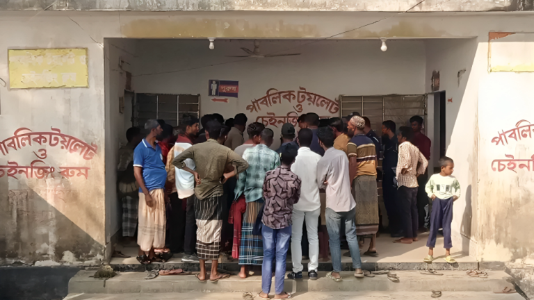 কুয়াকাটা পাবলিক টয়লেট থেকে মরদেহ উদ্ধার