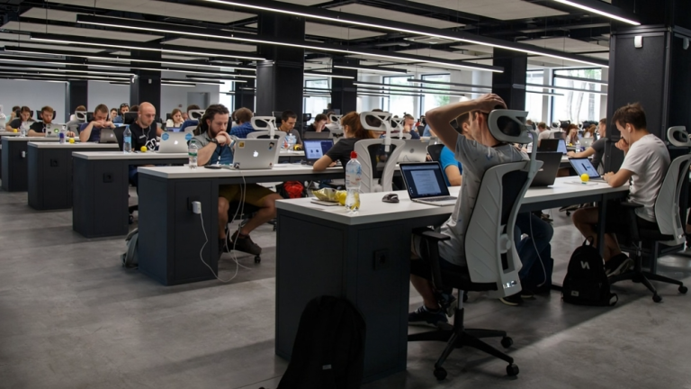 ফেসবুকের মূল প্রতিষ্ঠান মেটার বিরুদ্ধে ৮৪ কোটি ডলারের জরিমানা