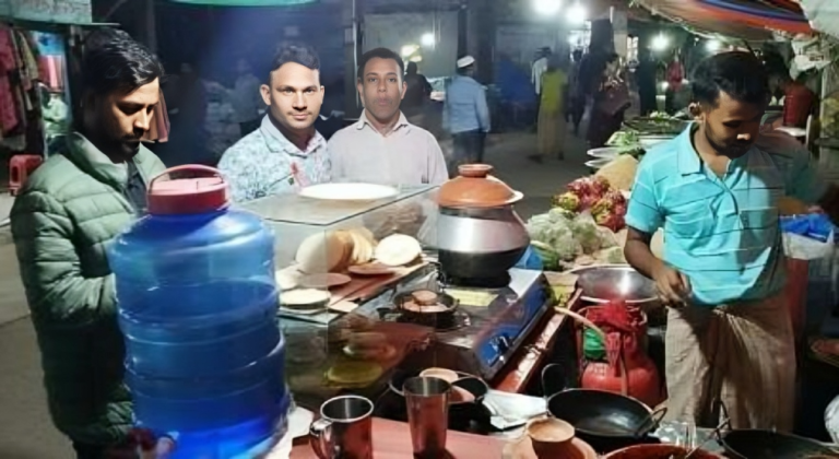 দুমকিতে শীতের আগমনে জমে উঠেছে পিঠা বিক্রি