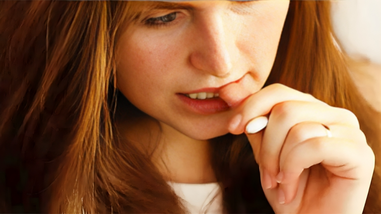 দাঁত দিয়ে নখ কাটার অভ্যাস: কেন ত্যাগ করবেন এখনই?