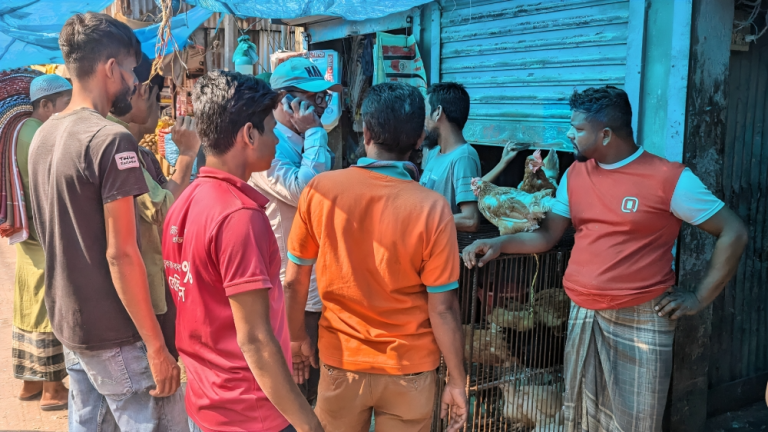 পটুয়াখালীতে বিশেষ কৌশলে ওজনে প্রতারণা, বিপাকে ক্রেতারা