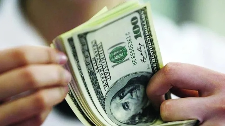 হজ উপলক্ষে ডলার বিক্রির সীমা বাড়ালো বাংলাদেশ ব্যাংক