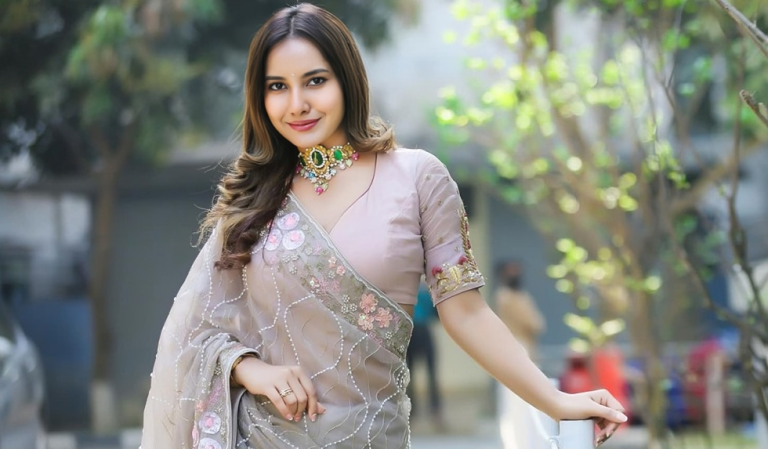 নাটকে ফারিন খান: সিনেমায় না ফিরে ছোট পর্দাতেই ব্যস্ত