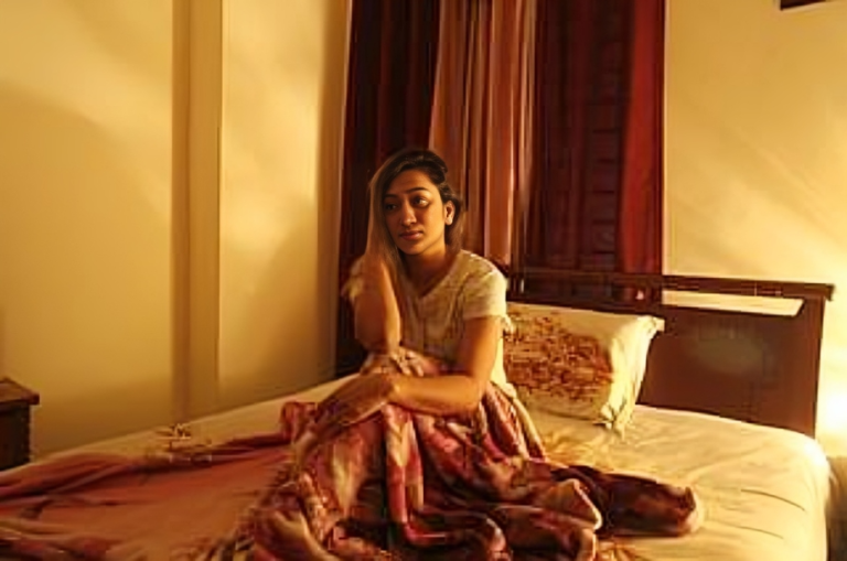 মাঝরাতে ঘুম ভেঙে যাওয়ার কারণ ও সমাধান