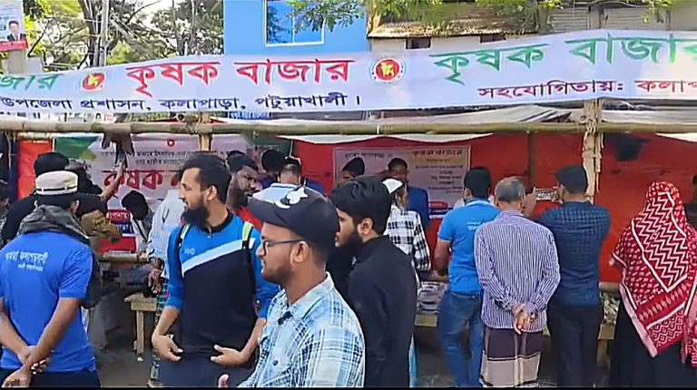 পটুয়াখালীতে কৃষক বাজারে গরুর মাংসের কম্বো প্যাকেজ, স্বস্তিতে ক্রেতারা