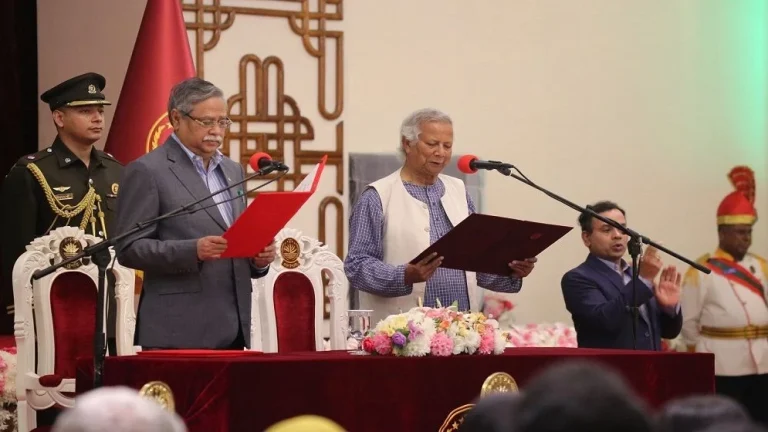 আইনি কাঠামো পাচ্ছে অন্তর্বর্তী সরকার, স্পষ্ট হচ্ছে মেয়াদ ও ক্ষমতা