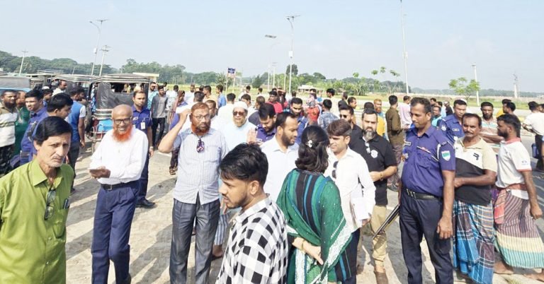 প্রশাসনের হস্তক্ষেপে ২ বছর পর চালু হল বেনাপোল পৌর বাস টার্মিনাল