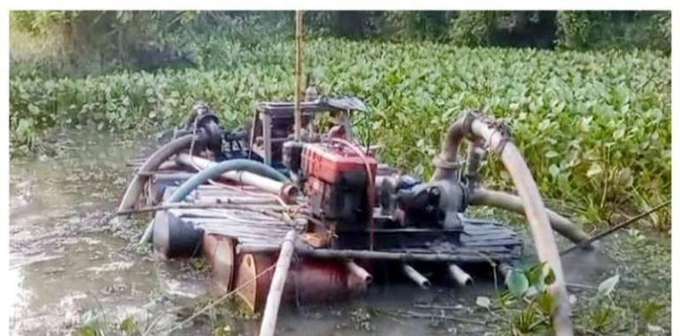 বরিশালে অবৈধ ড্রেজার দিয়ে বালু উত্তোলন