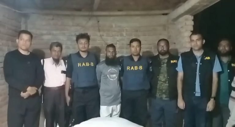 বরিশালে ২৫০০ কেজি নিষিদ্ধ পলিথিনসহ ব্যবসায়ী গ্রেপ্তার