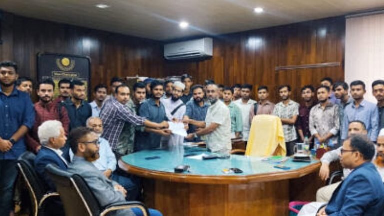 পবিপ্রবির হলের নাম পরিবর্তনের দাবি শিক্ষার্থীদের